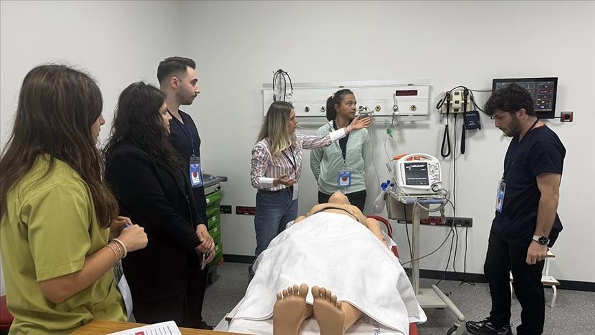 Doktor adayları vakaya müdahale becerilerini simülasyonla geliştiriyor