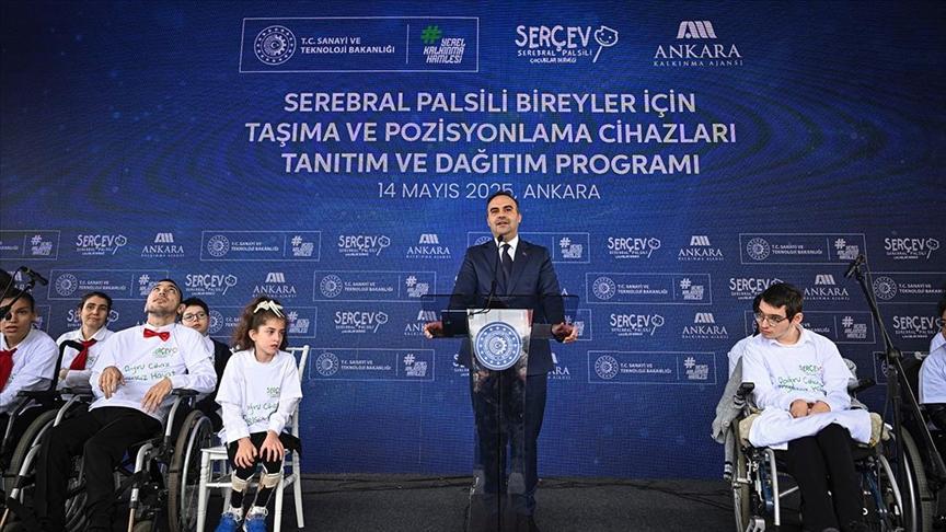 Serebral palsili çocuklara 600 taşıma ve pozisyonlama cihazı hibe edildi