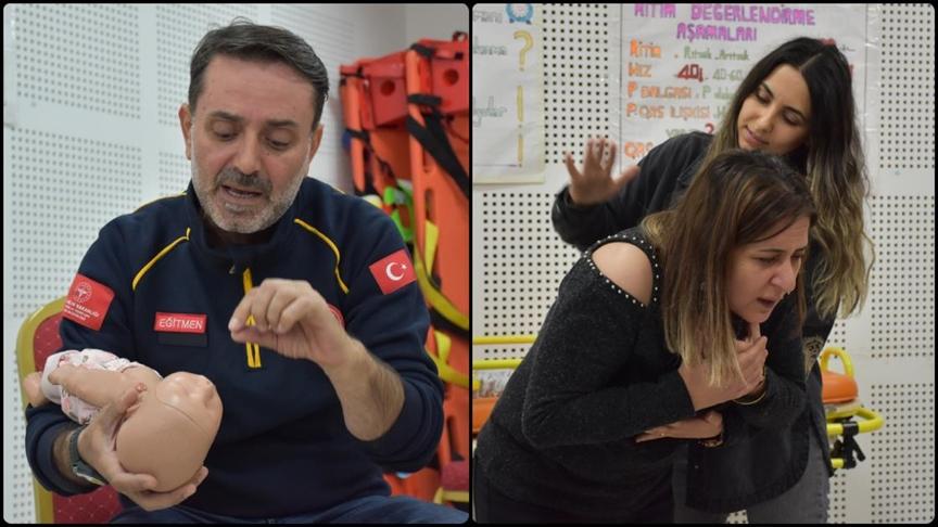 Sağlık çalışanlarından 3 bin kamu çalışanına Heimlich manevrası eğitimi