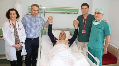 Türkiye'de bir ilk; her iki şah damarı tıkalı Moyamoya hastasına baypas ameliyatı