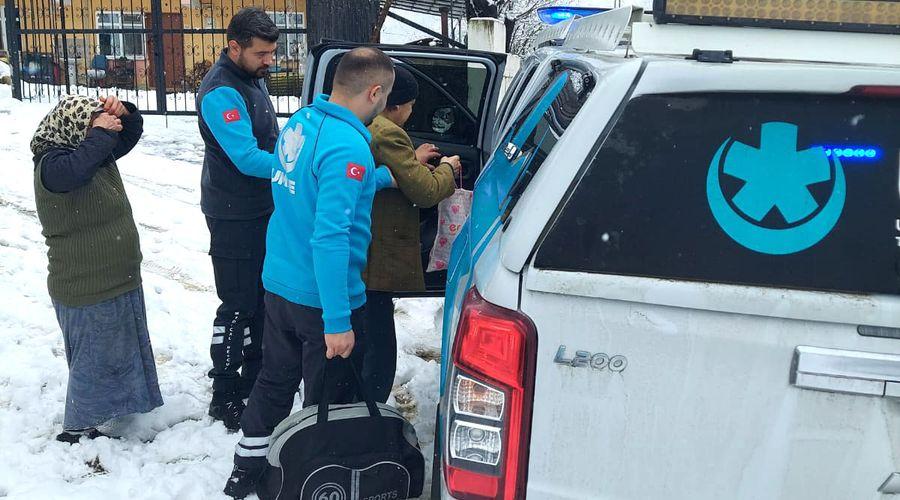Diyaliz hastası, yoğun karda UMKE ekiplerince hastaneye ulaştırıldı
