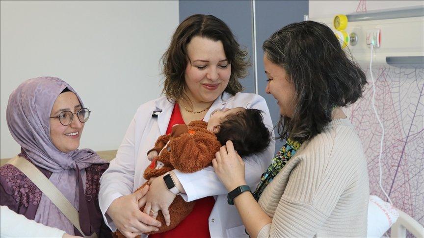 Diyafram hernisi teşhisi konulan Umut bebek, ameliyatla sağlığına kavuştu