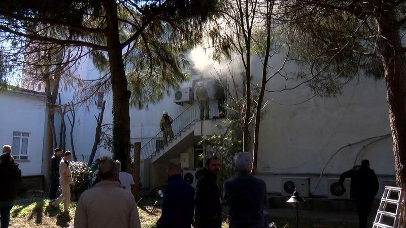 Üsküdar Devlet Hastanesinde korkutan yangın: Hastalar tahliye edildi