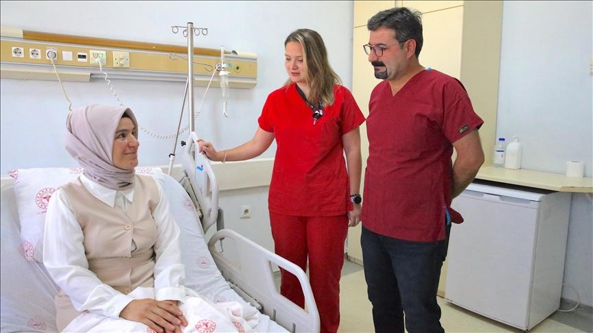 Yanlış yerdeki paratiroit ve boynundaki kanserli tiroit bezlerinden 6 saatlik operasyonla kurtarıldı