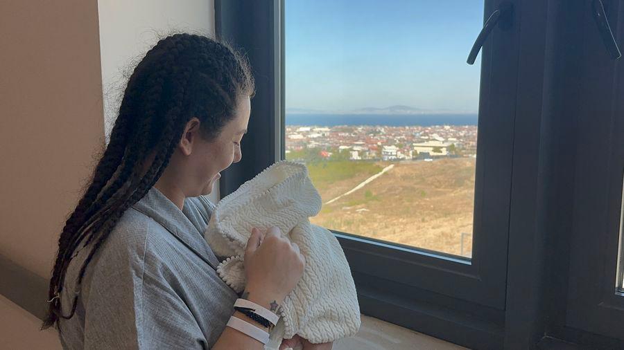 Ameliyathaneye gitmeden deniz manzaralı odada doğum yapıyorlar