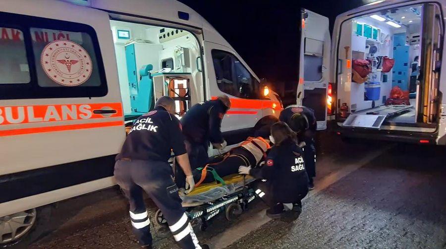 Kazaya müdahale eden ekibe otomobil çarptı: 2'si sağlık çalışanı çok sayıda yaralı