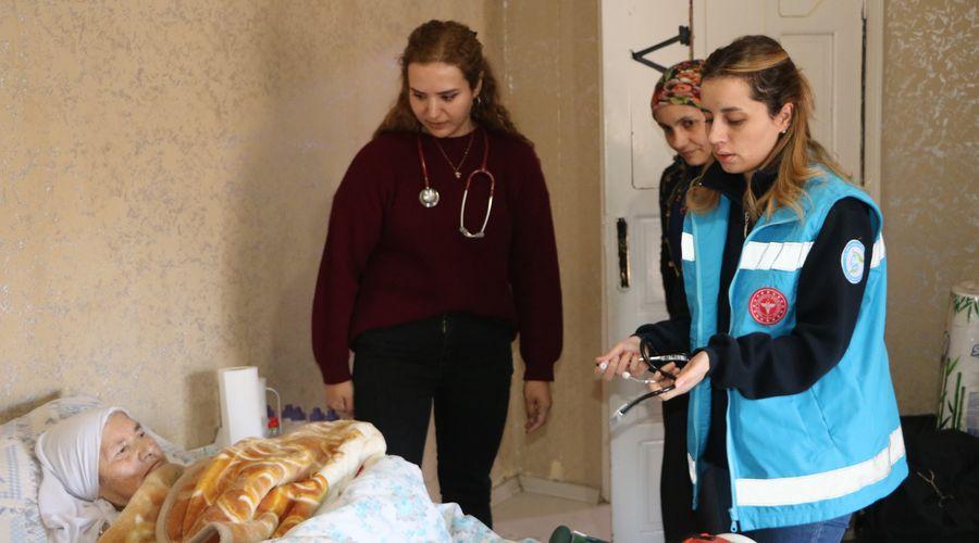 Yüksekova'da 400 kişiye evde sağlık hizmeti veriliyor