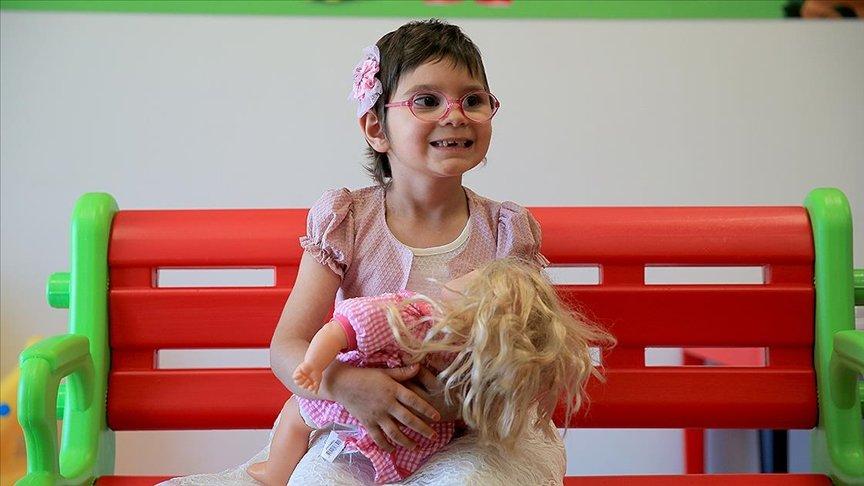 COVID-19'u yenen Zeynep Sena, serebral palsi ve lösemiyle mücadelesini de kazandı