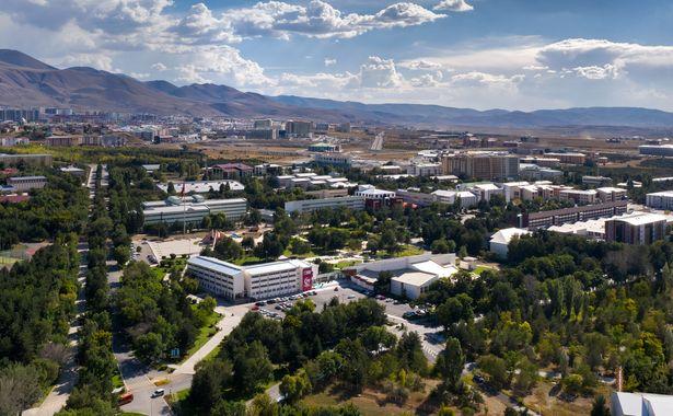 Atatürk Üniversitesi’nden Eczacılık ve Dişhekimliği alanlarında büyük başarı