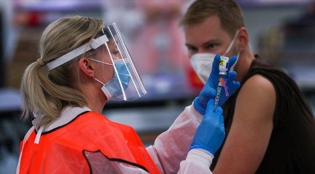 ABD'deki yetişkinlerin yarısına ilk doz Kovid-19 aşısı yapıldı