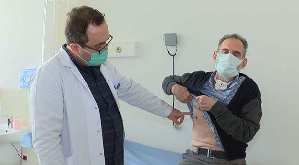 Türkiye'de bir ilk: Pandemiye rağmen 72 yaşındaki hastaya hem akciğer hem gırtlak kanseri ameliyatı yapıldı