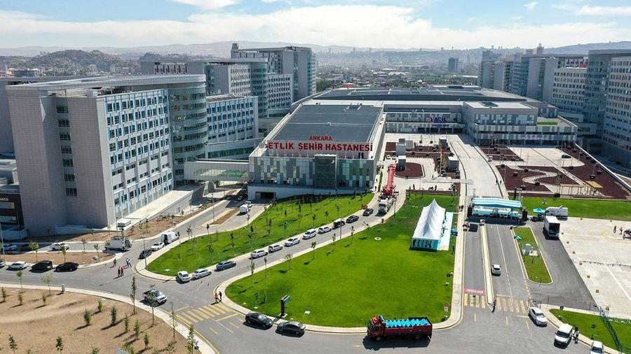 Ankara Etlik Şehir Hastanesinin yönetim memnuniyeti iki uçta