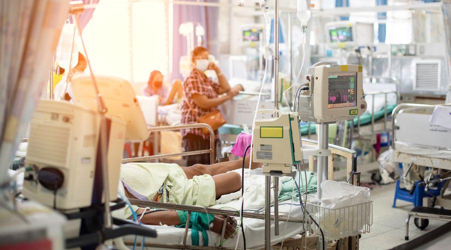 İngiltere'de durum ciddi: Tuvaletlerde hasta bakılıyor