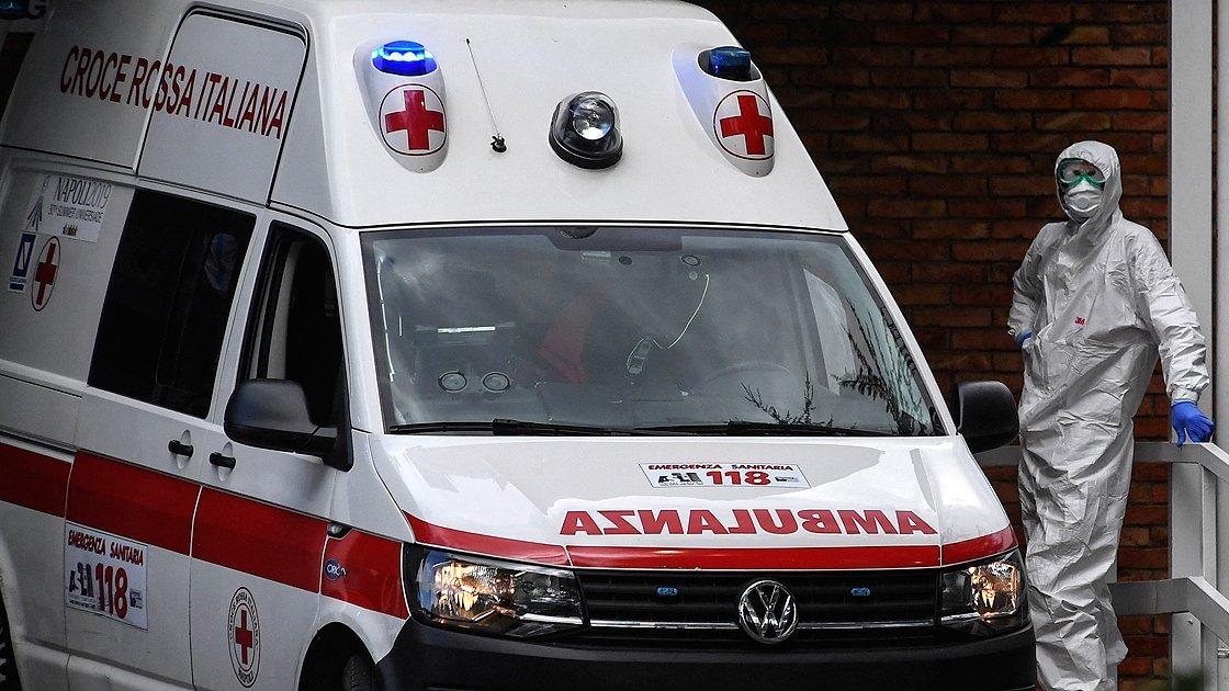 İtalya'da hastaneler çöküşün eşiğinde: Binden fazla hasta sıra bekliyor