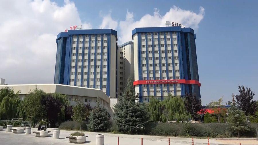 Hastalarla ilgili müstehcen yazışmalar yaptığı öne sürülen 2 asistan doktor görevden uzaklaştırıldı