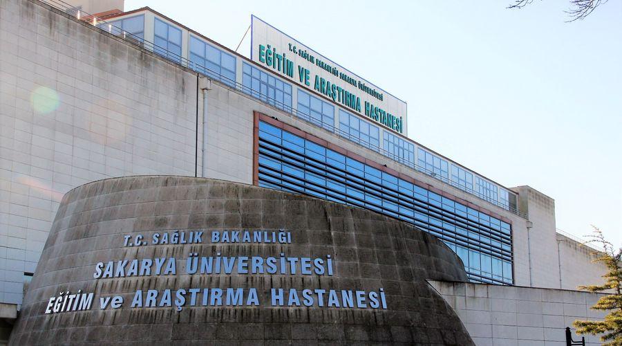 Sakarya'da hastanede çıkan tartışmaya müdahale eden iki güvenlik görevlisi darbedildi