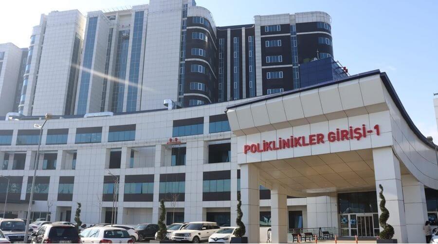 Rapor almaya geldiği hastanede doktorla tartıştı; müdahale eden 4 güvenlikçiyi bıçakladı