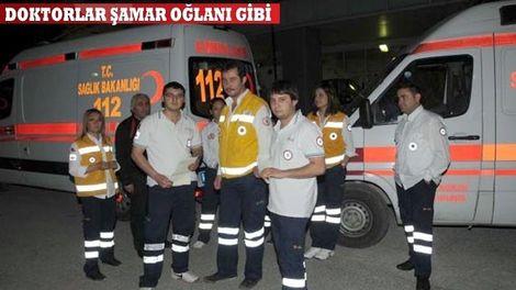 Alkol alıp, sağlıkçılara döner bıçağıyla saldırdı