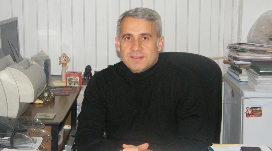 Odasında kalp krizi geçiren Prof. Akın Turgut hayatını kaybetti