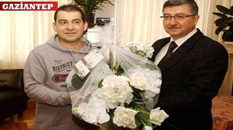 Gönüllü gittiği Van'da felç olan doktor 'yılın doktoru' seçildi