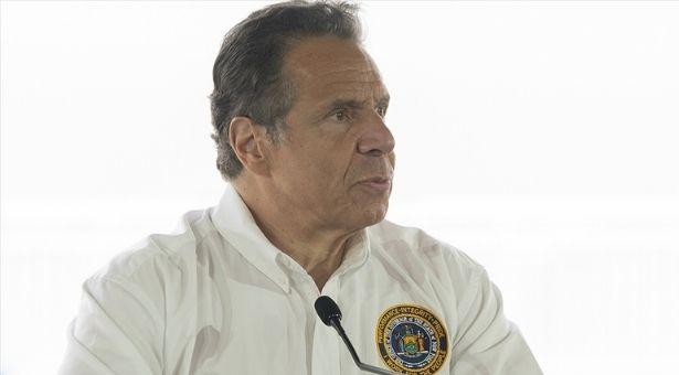 New York Valisi Cuomo, 'salgında liderlik' kitabından 5,1 milyon dolar kazandı