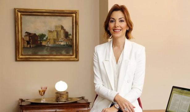 Göz doktoru bir anne ile Ürolog bir babanın kızı Dr. Ece Hattat İşer