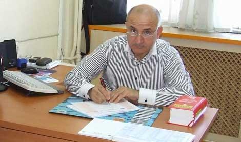 Profesör devlet hastanesinde hasta bakacak