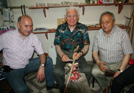 Gazi Yaşargil baston yaptı