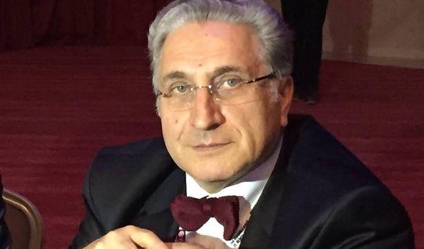 Bir elinde kalem bir elinde neşter: Nöroşirurji uzmanı Prof. Dr. Aydın 