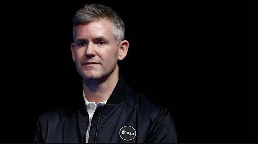 Dünyanın ilk engelli astronotu cerrah John McFall oldu!