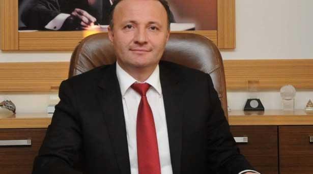Üniversitelerde hocalar hasta bakmıyor mu?