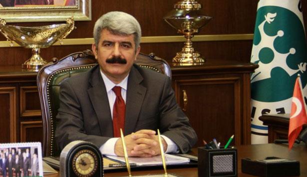 Kızıyla 8 saat göcük altında kalmıştı.. Şimdi Rektör olarak KOÜ'nün "araştırma üniversitesi" olması için çalışıyor