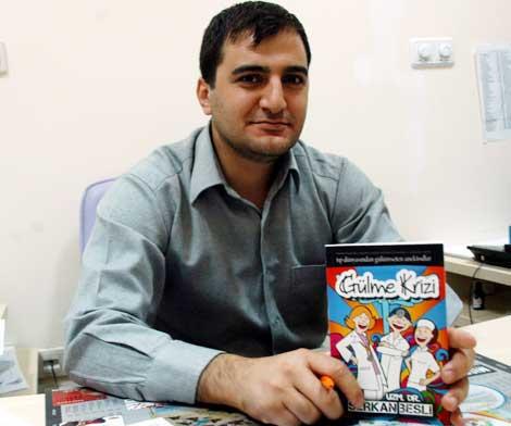 Hastaları gülerek iyileştiren doktor!