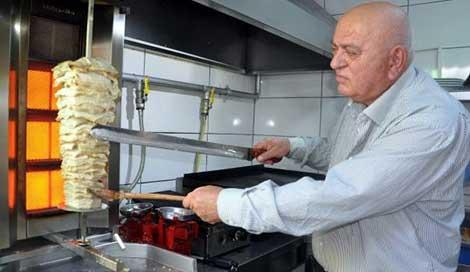 Emekli uzman doktordan işkembe döner!