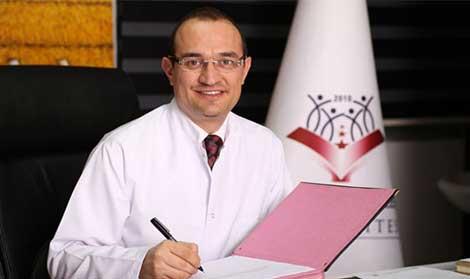 En genç profesör siyasete giriyor