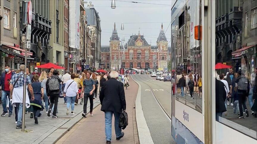 Hollanda tüm COVID-19 tedbirlerini yürürlükten kaldırdı