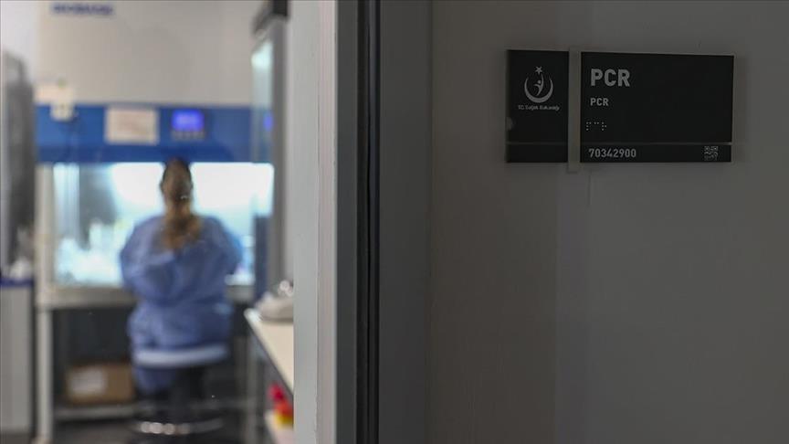 Hastaneler COVID testi için gelenlerle dolu ama yetkililer verileri açıklamıyor