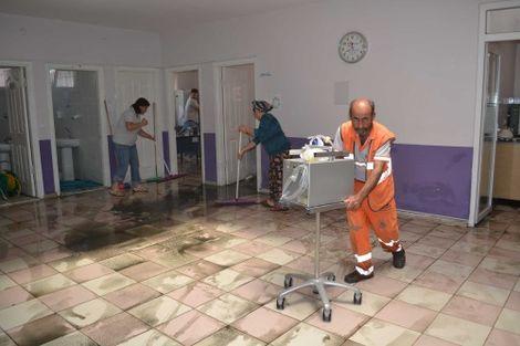 Aile Sağlığı Merkezi’ni lağım suları bastı