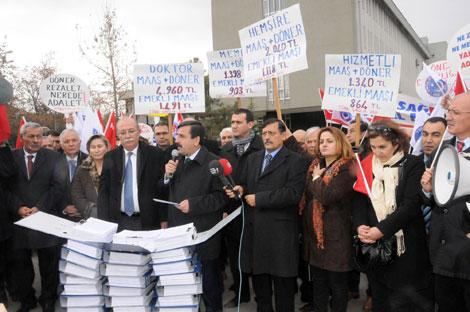 Sağlıkçılardan döner sermaye eylemi