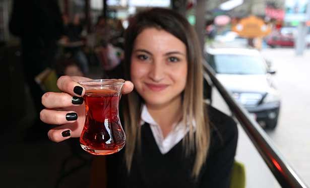 Bilimsel araştırmalar söylüyor: Çay içmek kalbe iyi geliyor