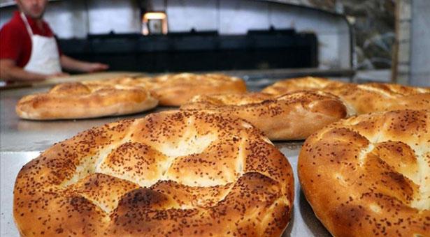 Koronavirüs ramazan geleneklerini de değiştirdi: Pideler evde pişiyor!