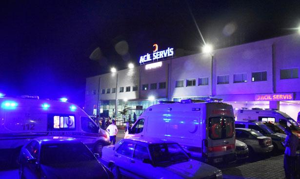 Sağlık çalışanlarının 2 kilometrelik azim yolculuğu: Beşik yöntemi ile ambulansa varış 