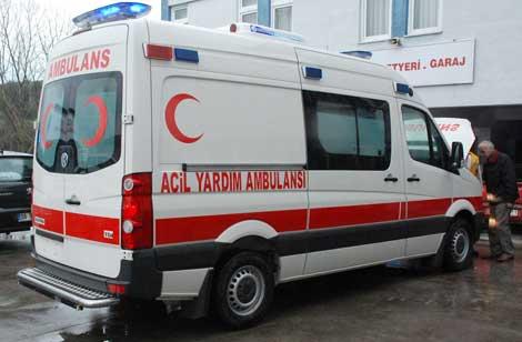 Ambulans yolundan geçişe izin vermeyen sağlık çalışanları darbedildi!