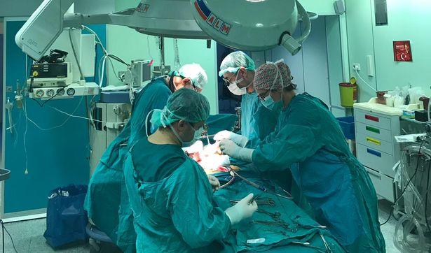 İzmir'de ağız mukozasından idrar yolu yapıldı: 'Biraz şaşırdım ama şimdi çok iyiyim'