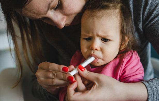 Bebeklik döneminde antibiyotikler çocukluk aşılarına tepkiyi zayıflatabilir