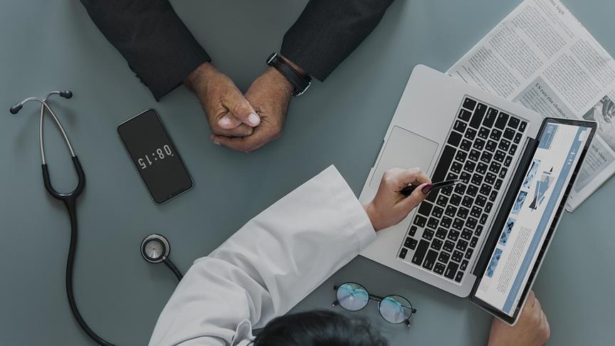 İngiltere'de depresyon hastalarına çevrim içi terapi uygulamaları reçete edilecek