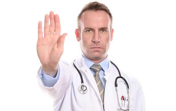 Kıbrıs'ta doktorlar eylem yaptı