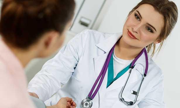  50'den az çalışanı olan tüm işyerlerinde de işyeri hekimi görevlendirmek zorunlu oldu