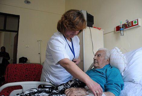 Profesyonel hasta bakıcı yetiştirilecek