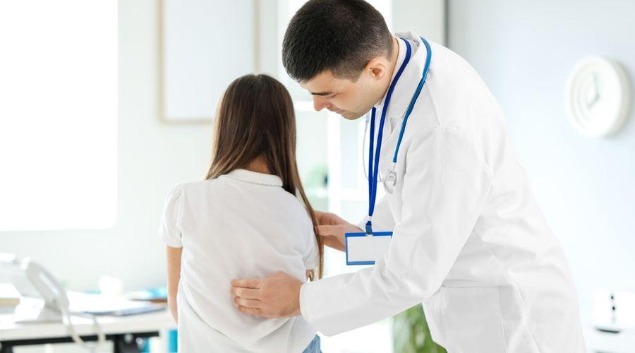 Ergenlik çağı idiopatik skolyozu hakkında 10 önemli soru